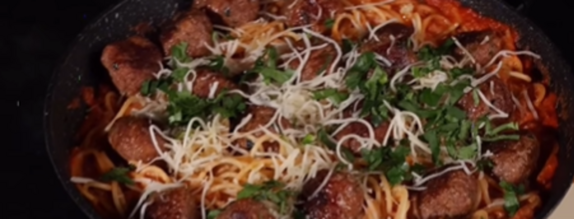 Паста с фрикадельками в сливочно-томатном соусе