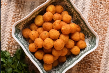 Картопляні кульки з сиром або ліниві крокети