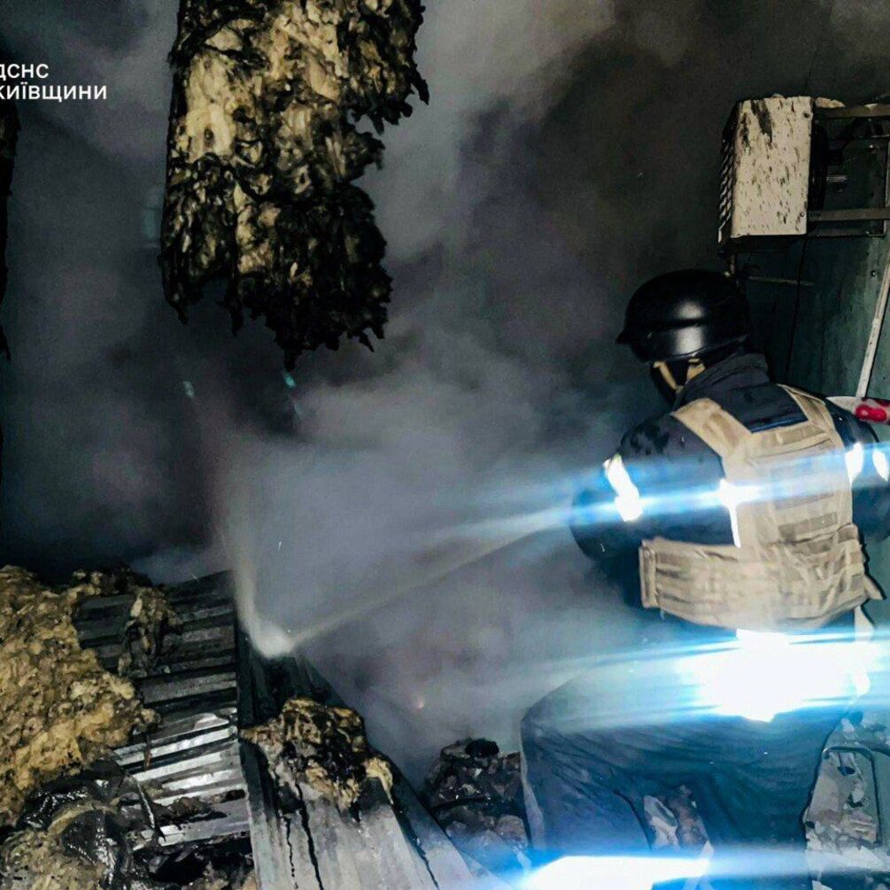 Російська армія здійснила масовану атаку на Україну: пошкоджено житлові будинки, у Харкові та Кривому Розі є поранені (фото, відео)