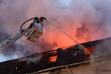 Росія атакувала Суми дронами: палала будівля у центрі міста, (фото, відео)