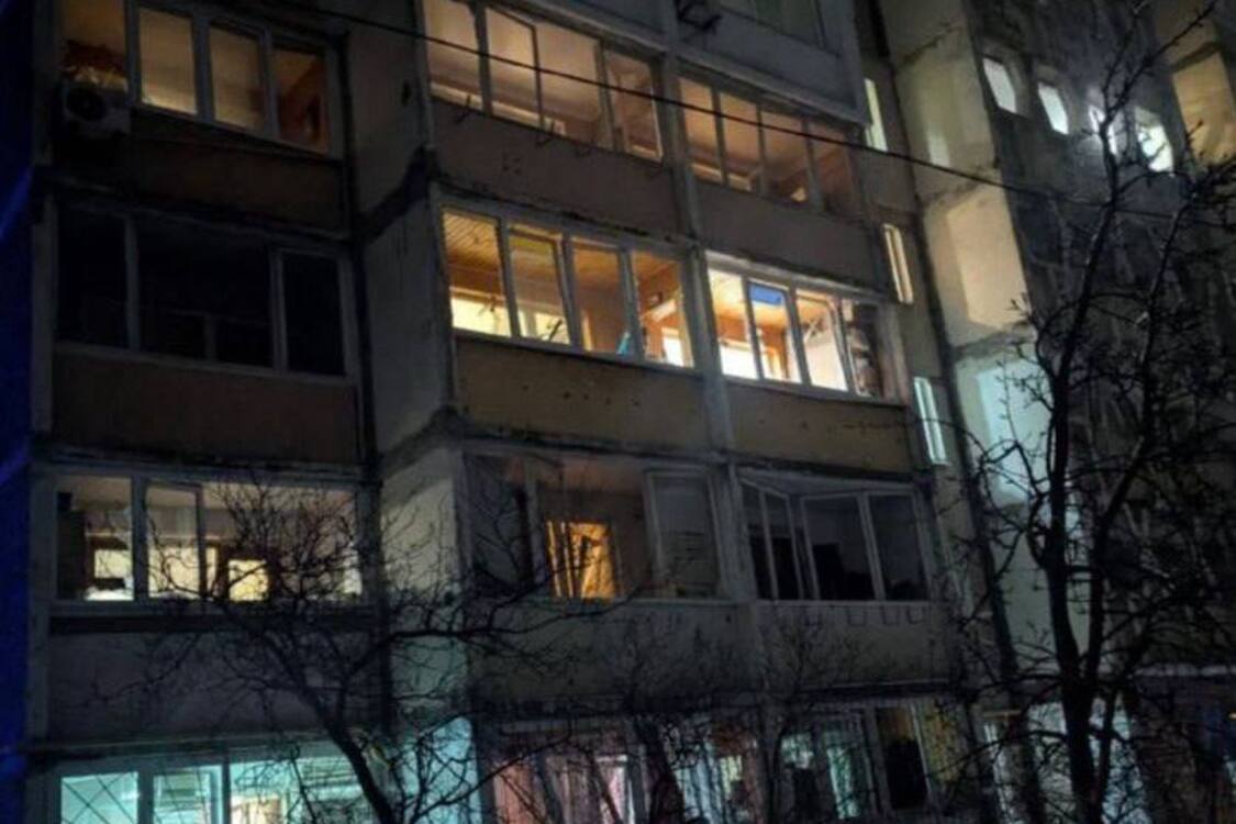 Дроны РФ атаковали Киев: повреждены жилые дома, горел гараж, есть раненые (фото)