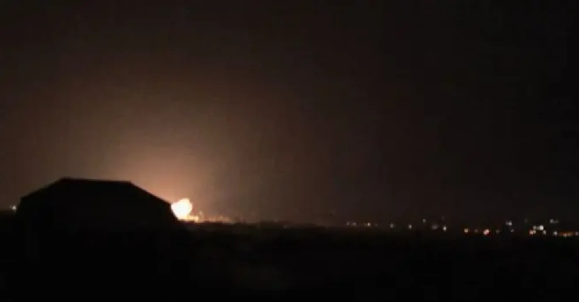 Ракети атакували Бєлгород: у місті зникли світло, вода та опалення (фото)  