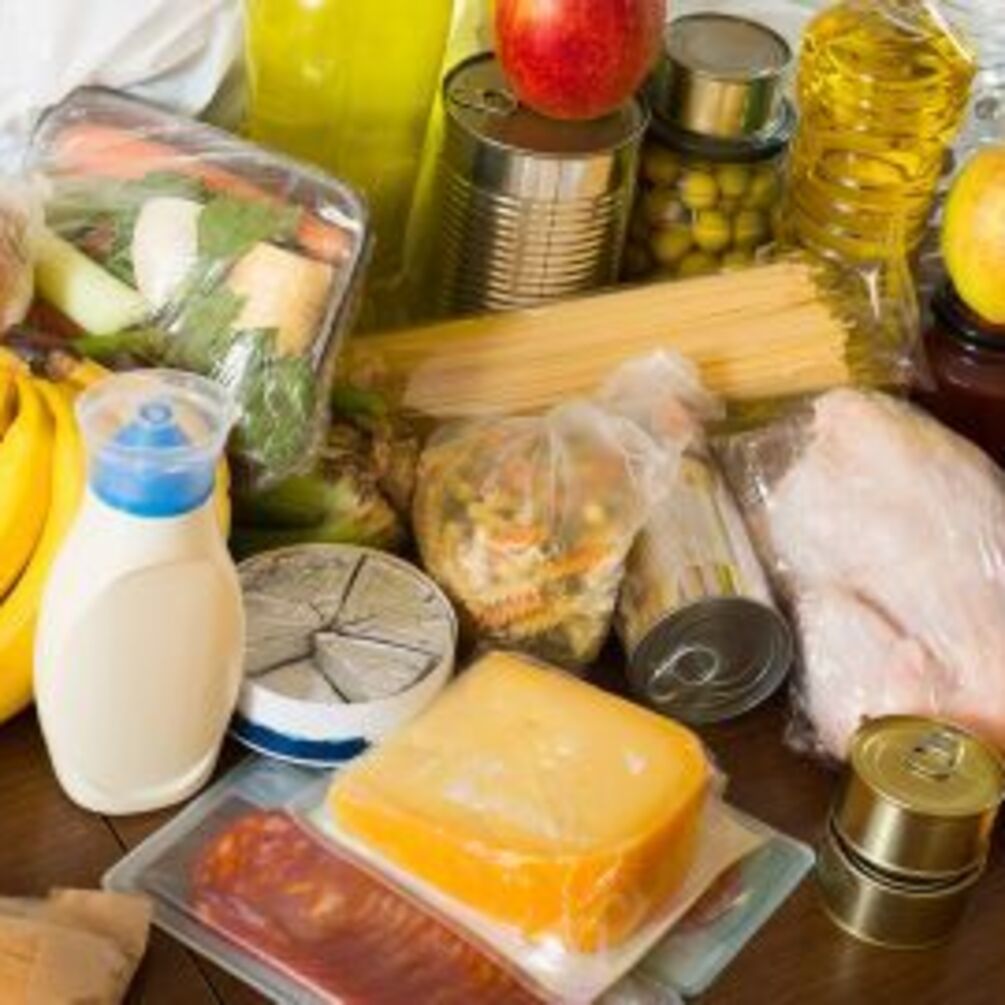 Актуально у період блекаутів: як продовжити термін придатності продуктів без холодильника