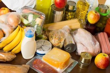 Актуально у період блекаутів: як продовжити термін придатності продуктів без холодильника