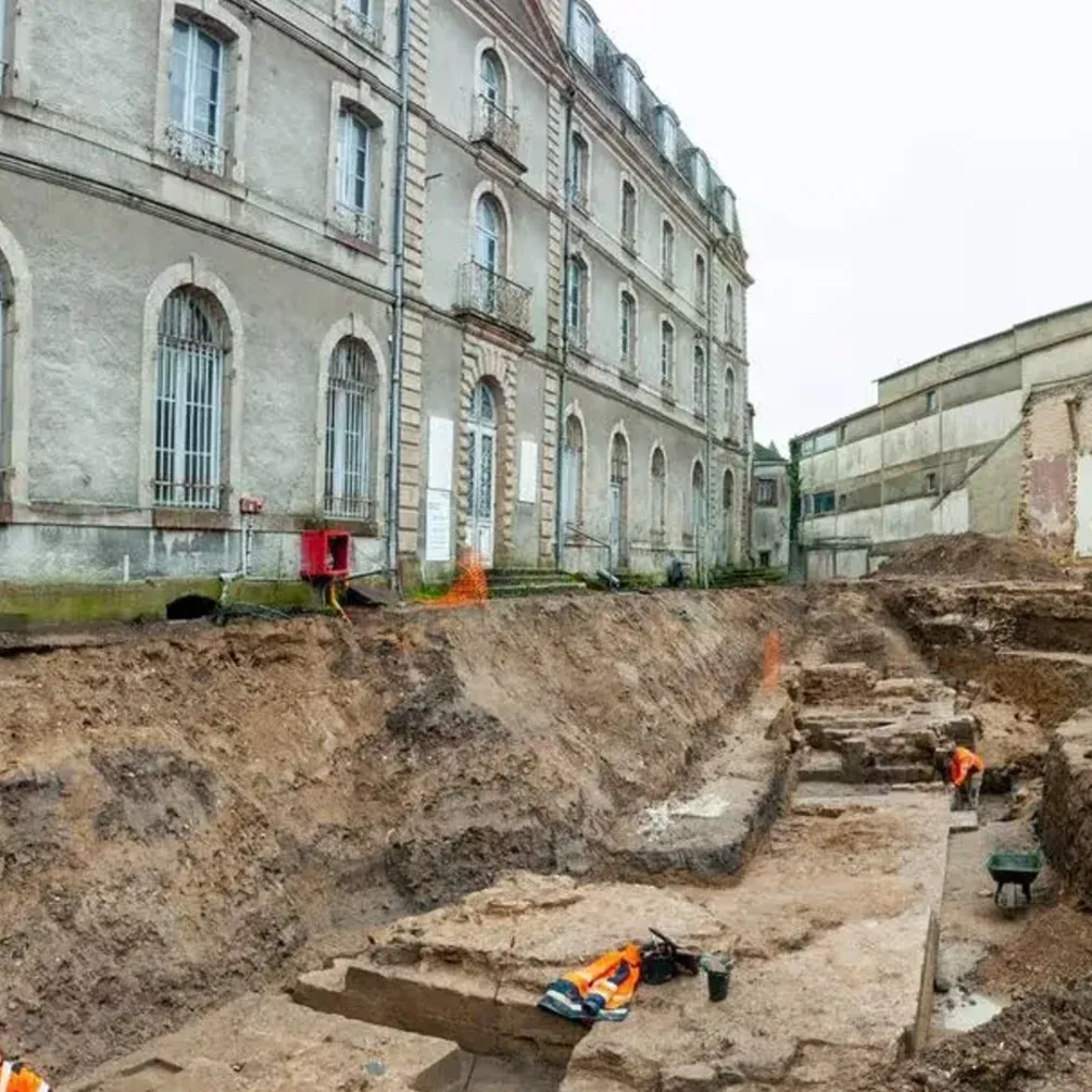 У Франції піп популярним готелем виявили середньовічний замок (фото)