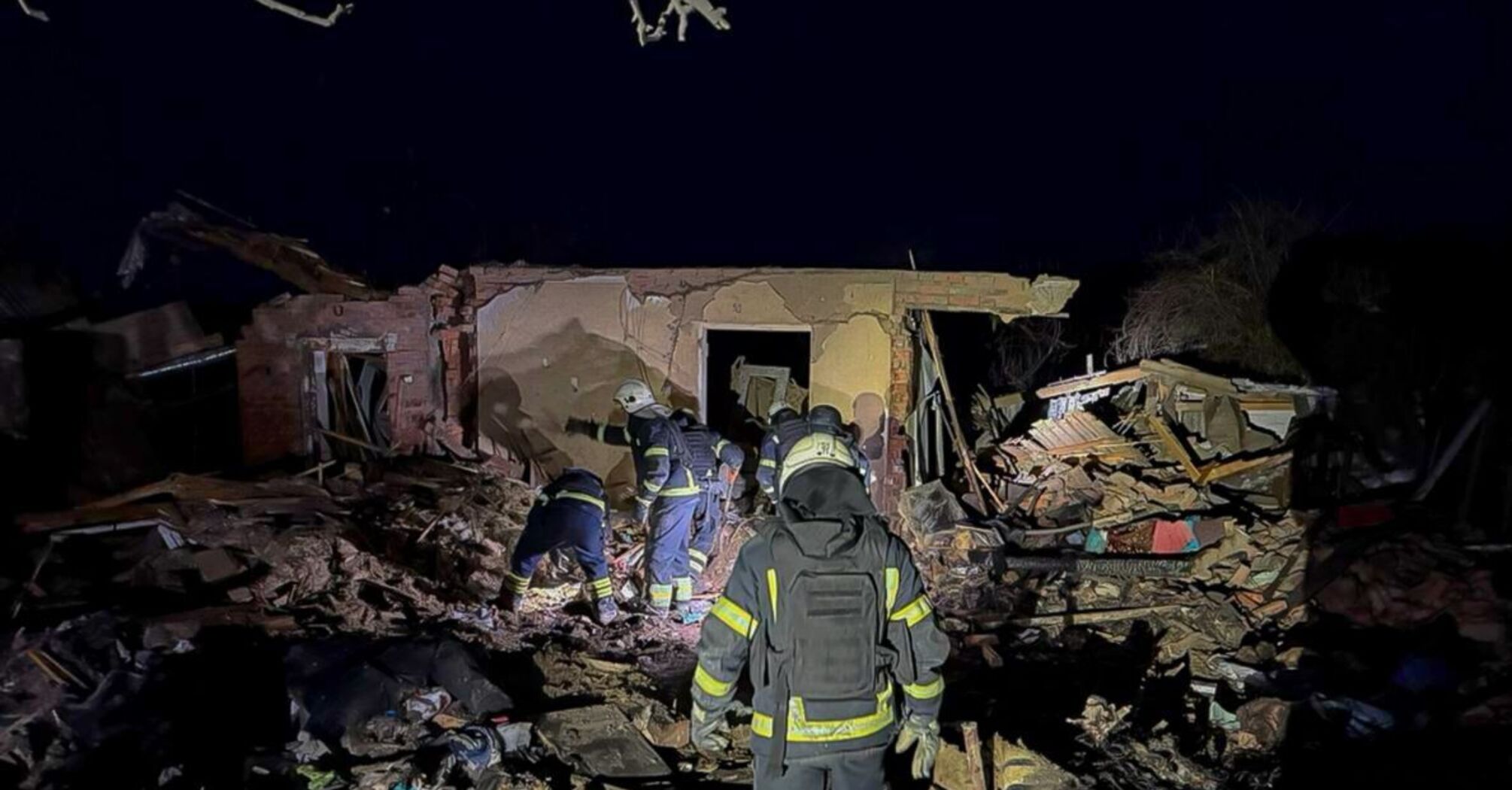 Дрони рф атакували Харківщину: зруйнований житловий будинок, є загиблі, серед них - 10-річна дитина (фото)  