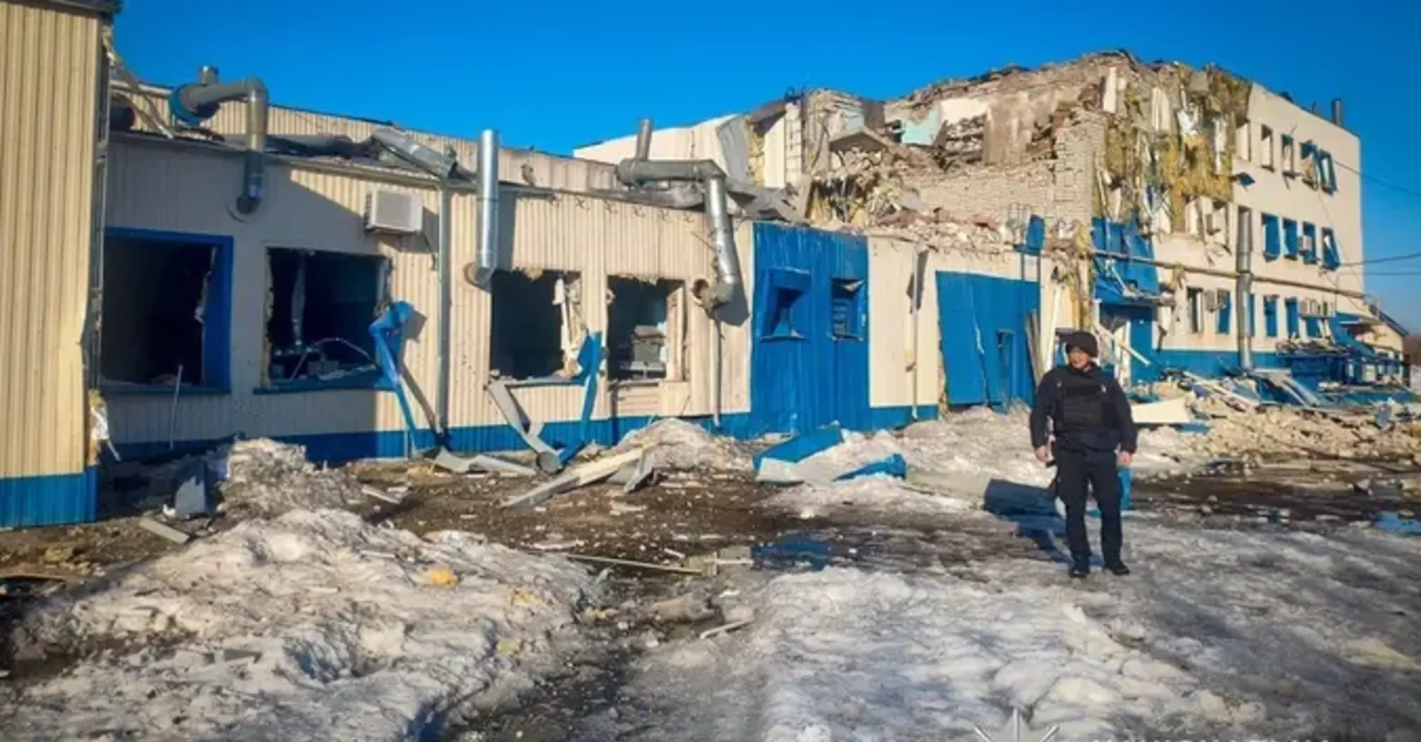 Армия РФ атаковала КАБами Глухов на Сумщине: есть погибшие (фото)