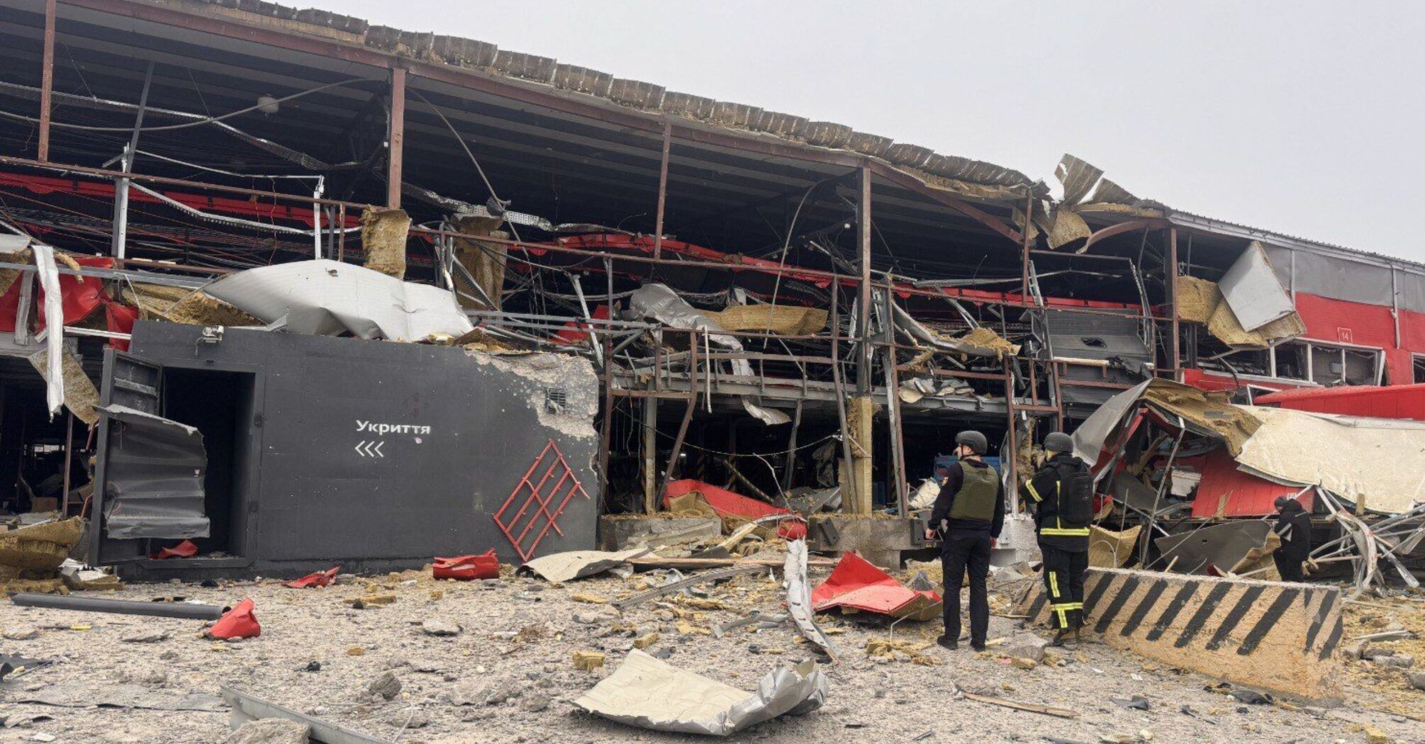 Росія атакувала Запоріжжя: пошкоджено термінал 'Нової пошти', вісім поранених (фото)  