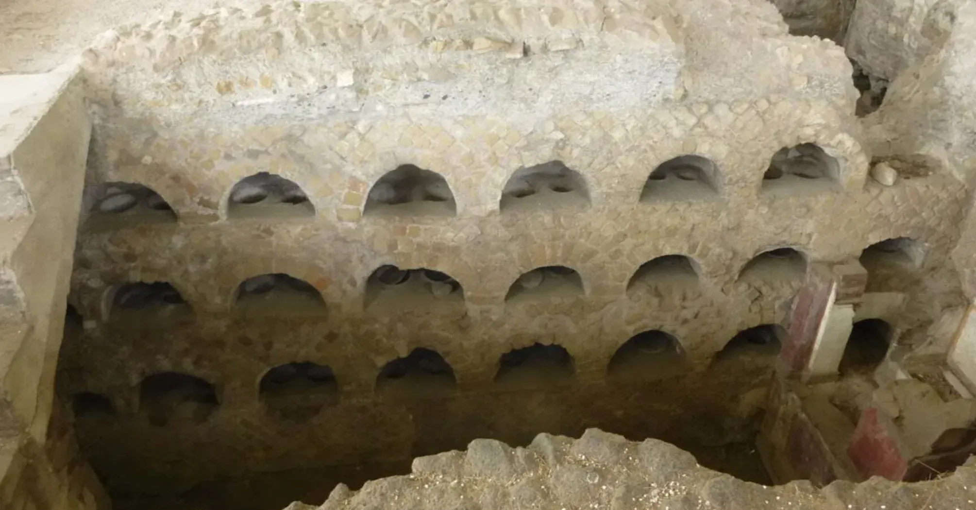 Почему умершим Древний Рим клали на грудь гвозди: ученые дали ответ (фото)