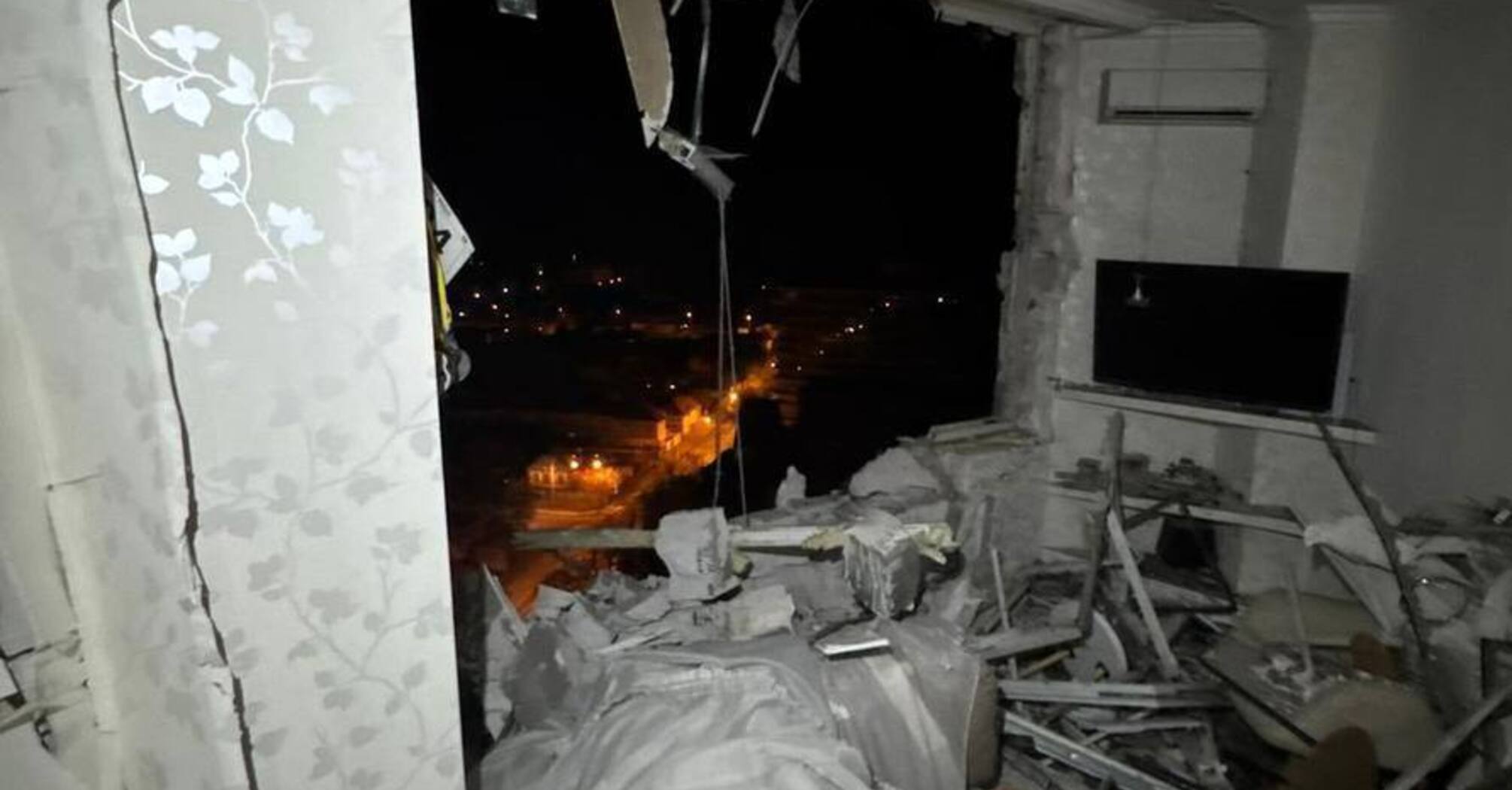 Российская армия атаковала Одессу: повреждены 14 домов и общежитие (фото)