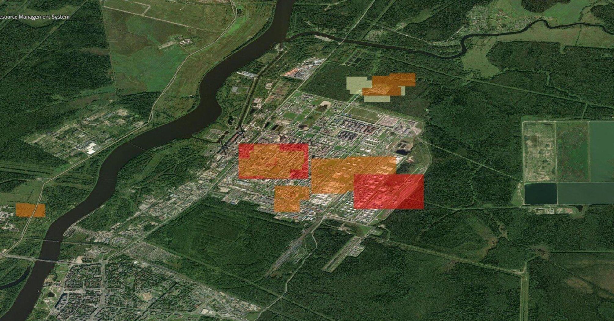 Дрони атакували Ленінградську область рф: палав НПЗ (фото, відео)  