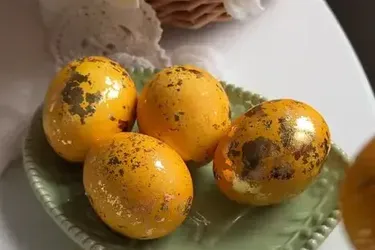 Как покрасить яйца в желтый цвет на Пасху