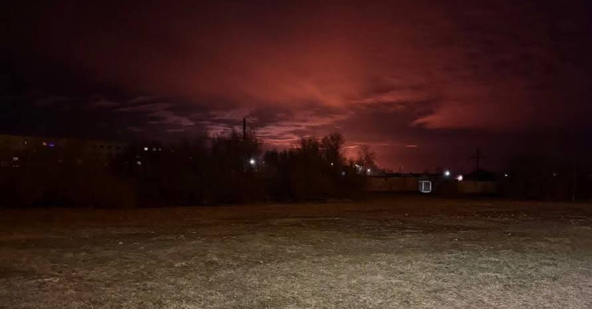 Дроны атаковали Ленинградскую область России: раздавались взрывы в районе портов Приморск и Усть-Луга (фото, видео)