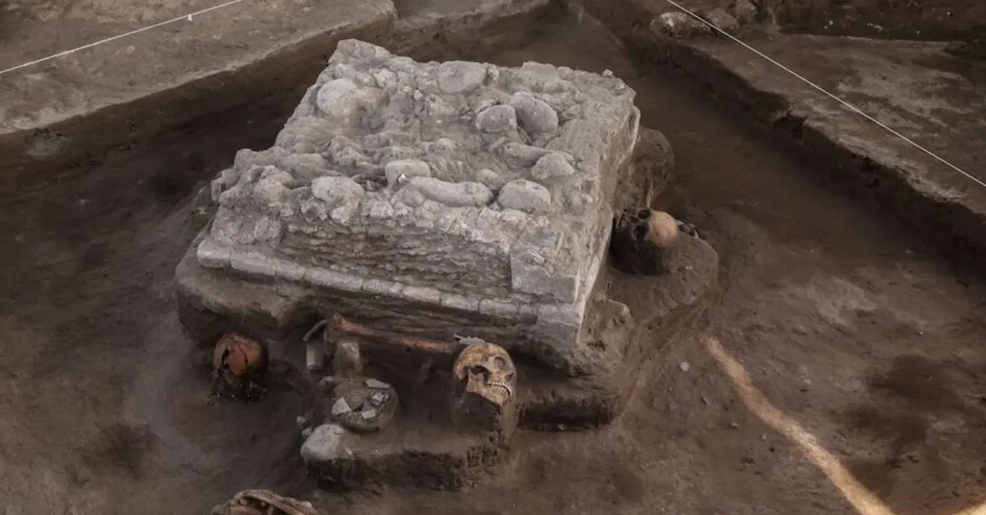 В Мексике нашли древний алтарь тольтеков (фото)