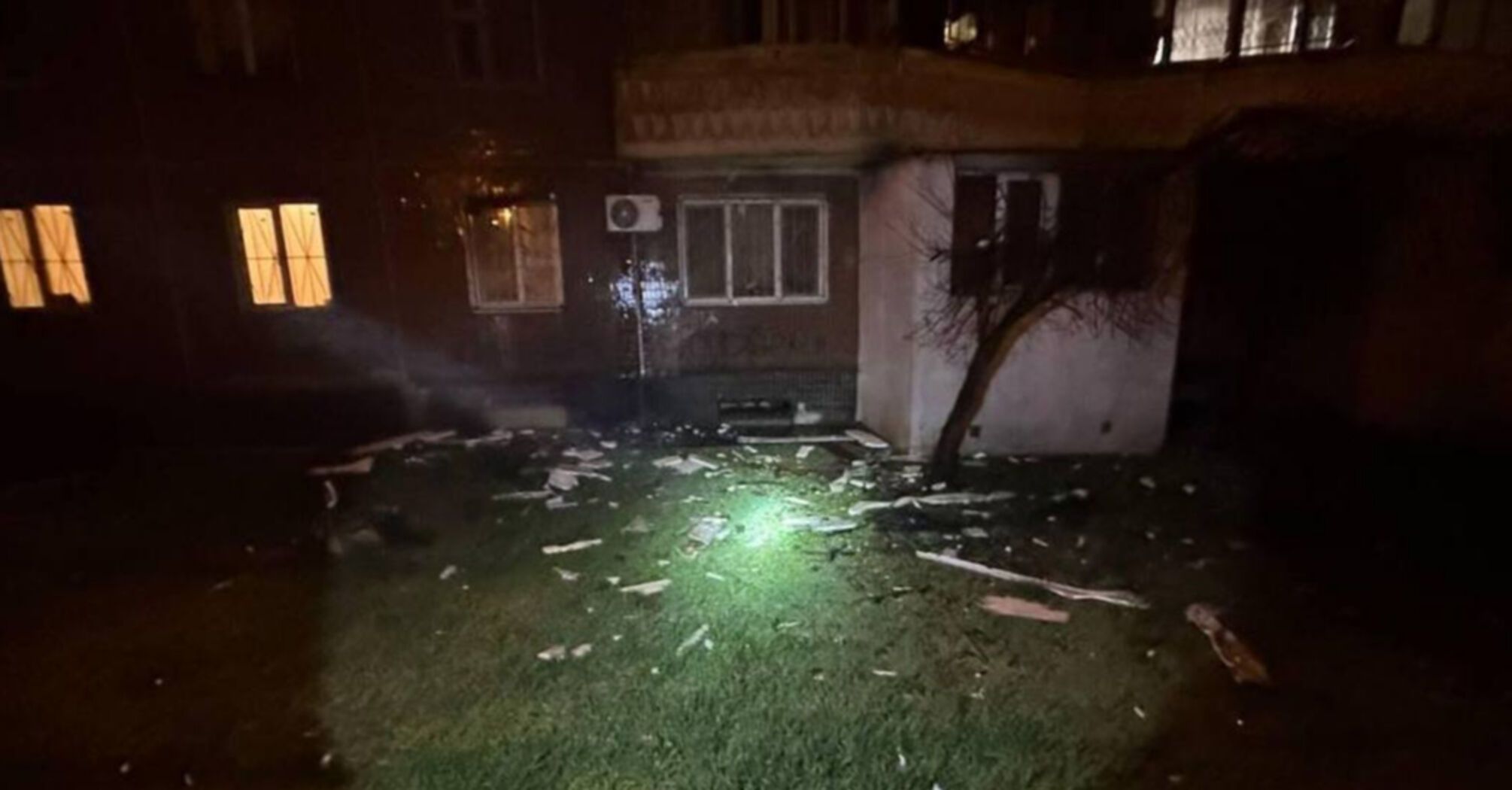 росія атакувала Одесу дронами: є влучання у багатоповерхівку та поранений (фото)  