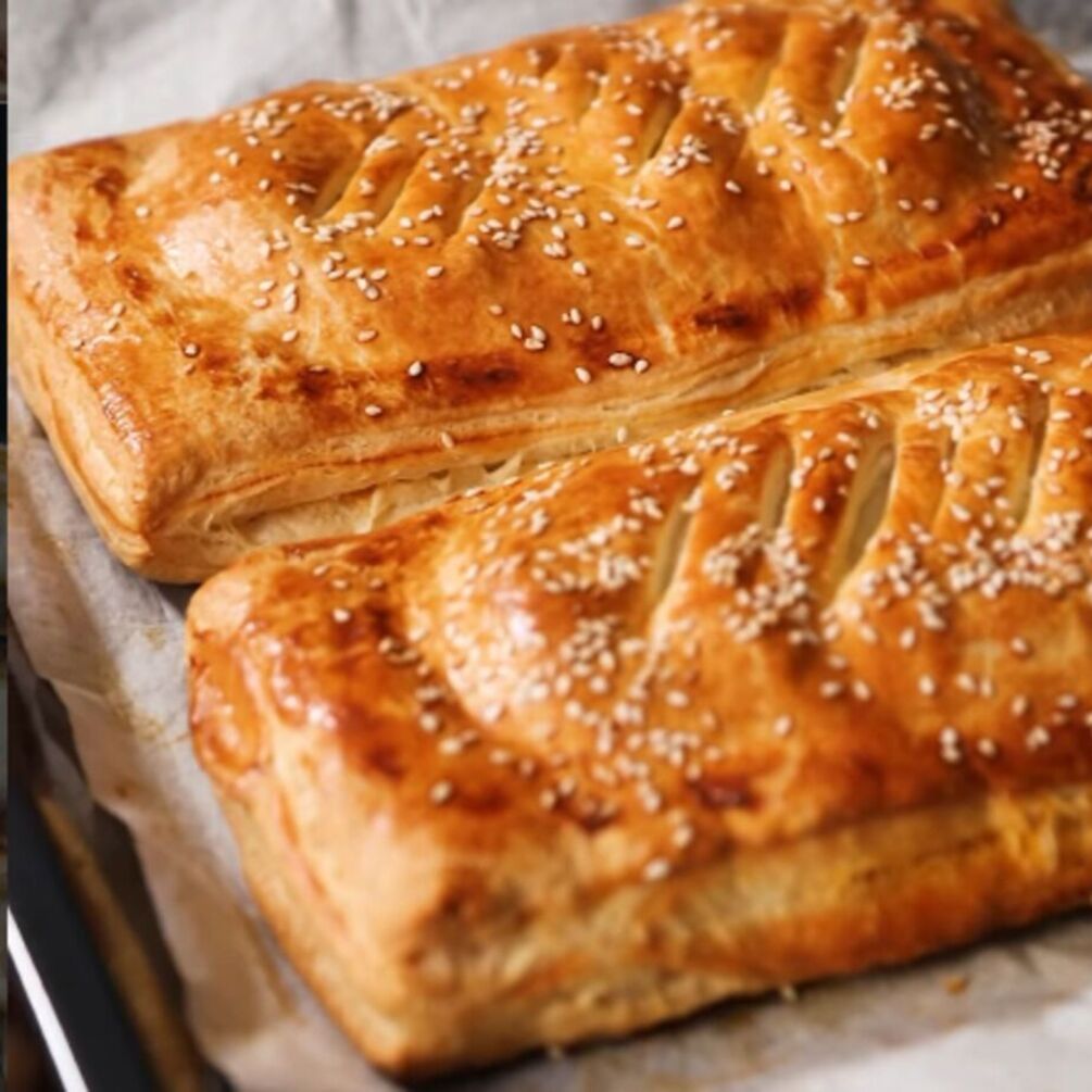 Соковиті слойки з фаршем: рецепт