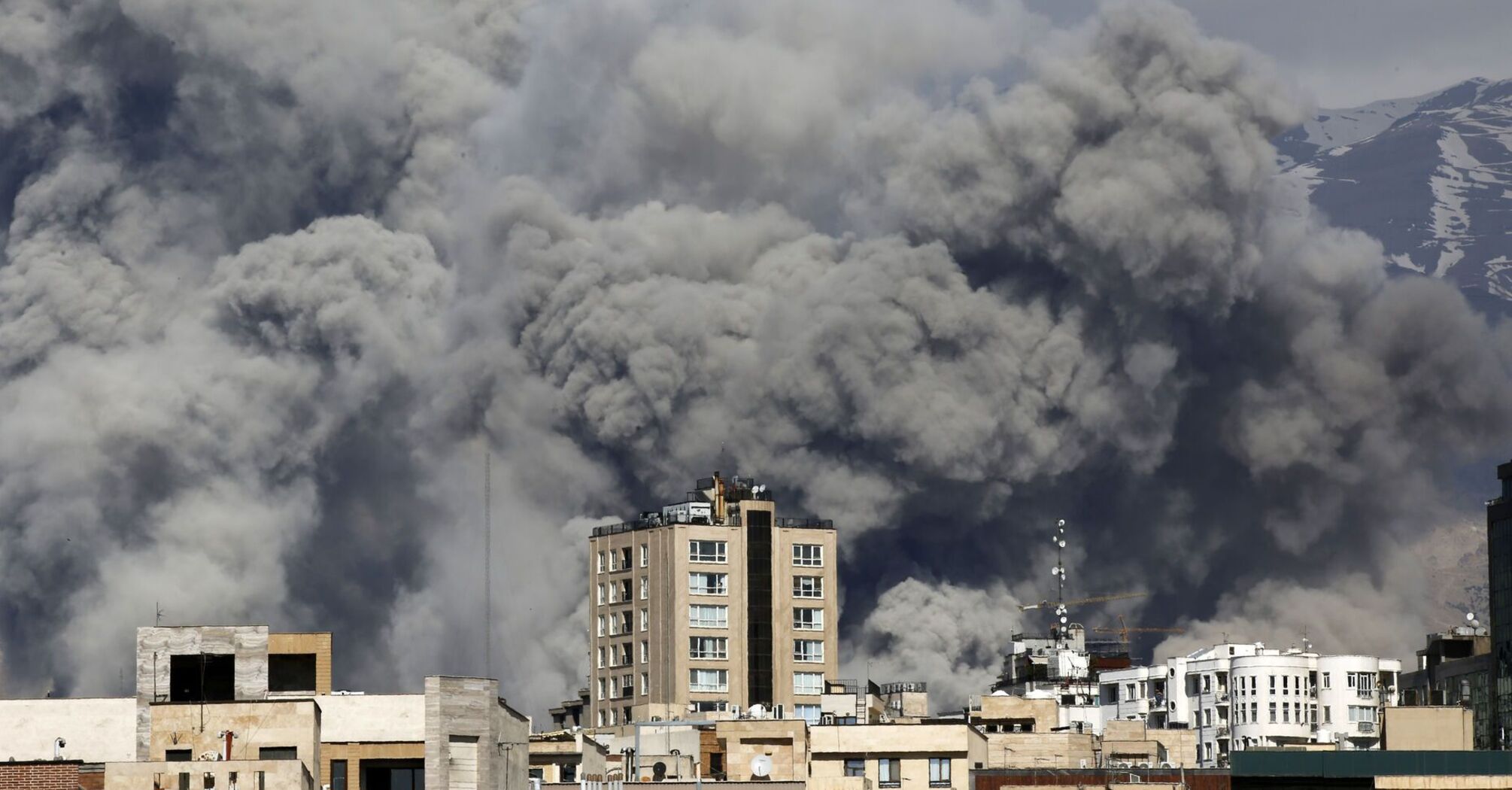 Чому Іран обстрілює всіх, до кого може дотягнутися?