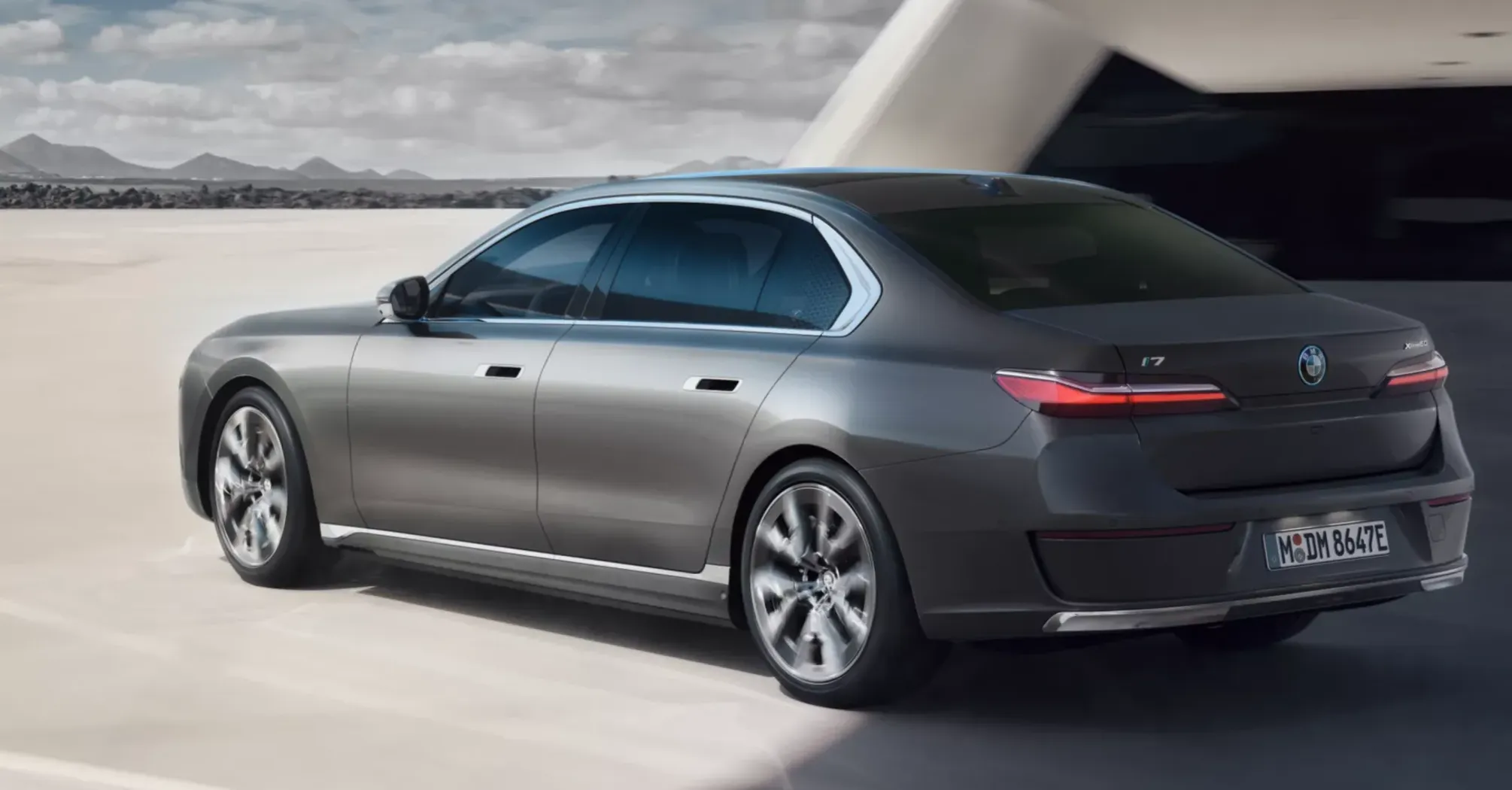 Назван лучший электромобиль класса 'люкс'