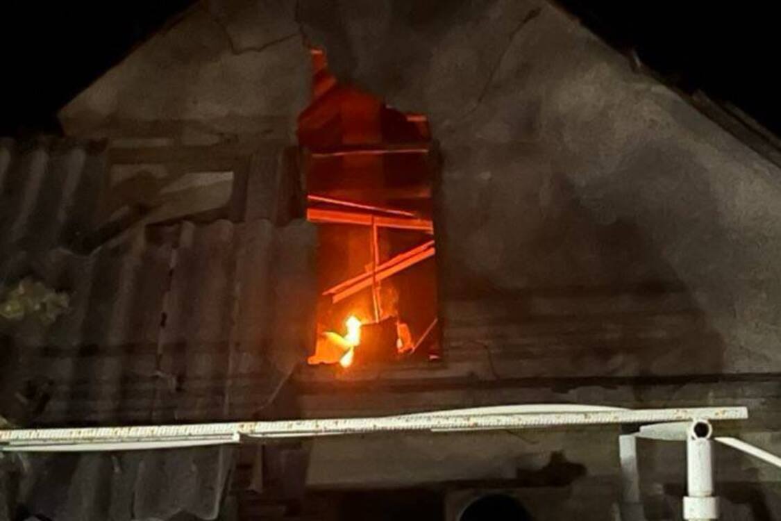Російська армія атакувала Запоріжжя дронами: палав житловий будинок (фото)