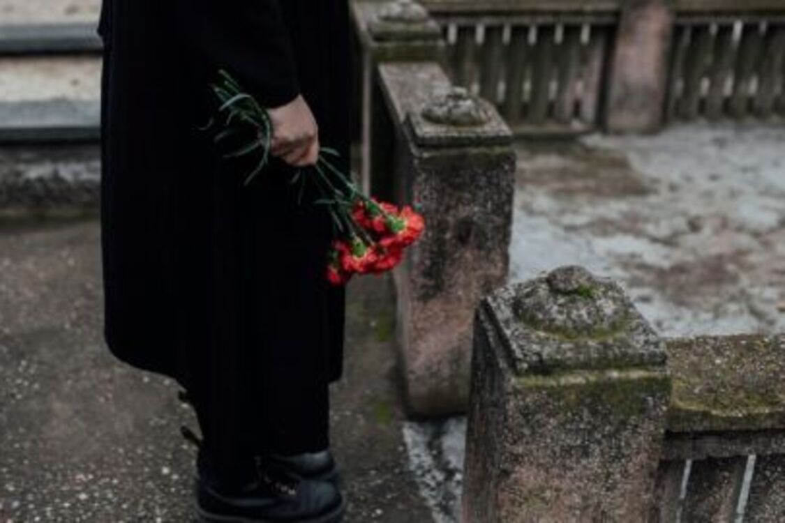 Назовете беду: что категорически нельзя делать на кладбище