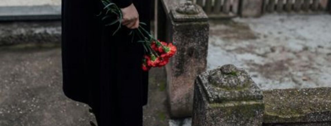 Накличете біду: що категорично не можна робити на кладовищі