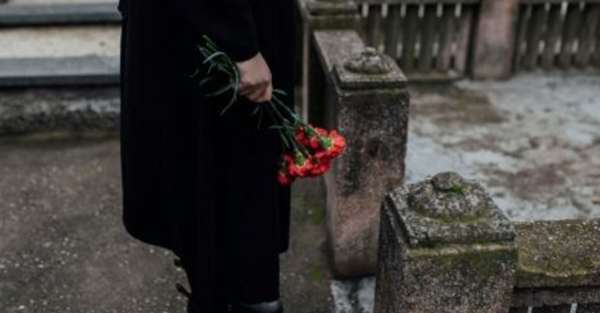 Назовете беду: что категорически нельзя делать на кладбище