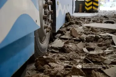 Россия атаковала Динпро дронами: поврежденное транспортное предприятие (фото, видео)