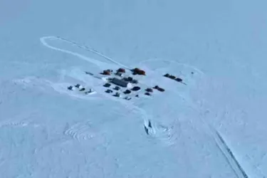 Вчені пробурили діру в одному з найвіддаленіших місць Антарктиди: були шоковані тим, що знайшли (фото)