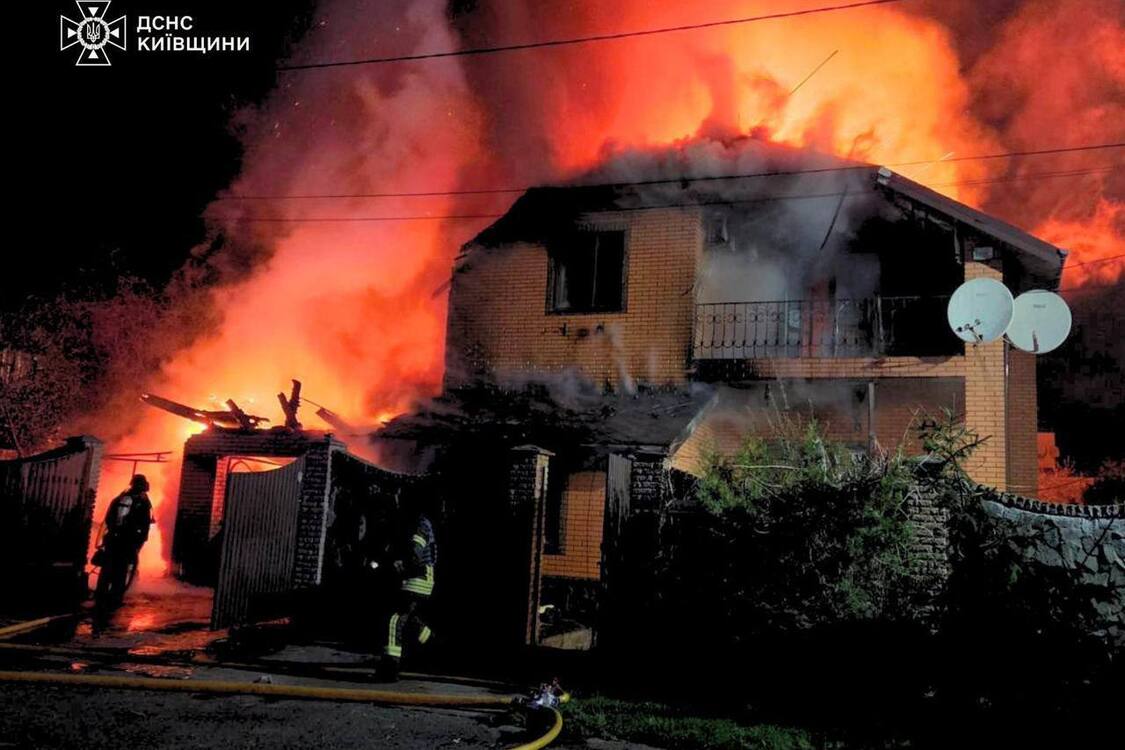 Дрони рф атакували Київщину: пошкоджено будинки, поранено жінку (фото)