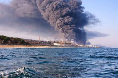 Дроны атаковали российское Туапсе: вспыхнул пожар на НПЗ и в порту (фото, видео)