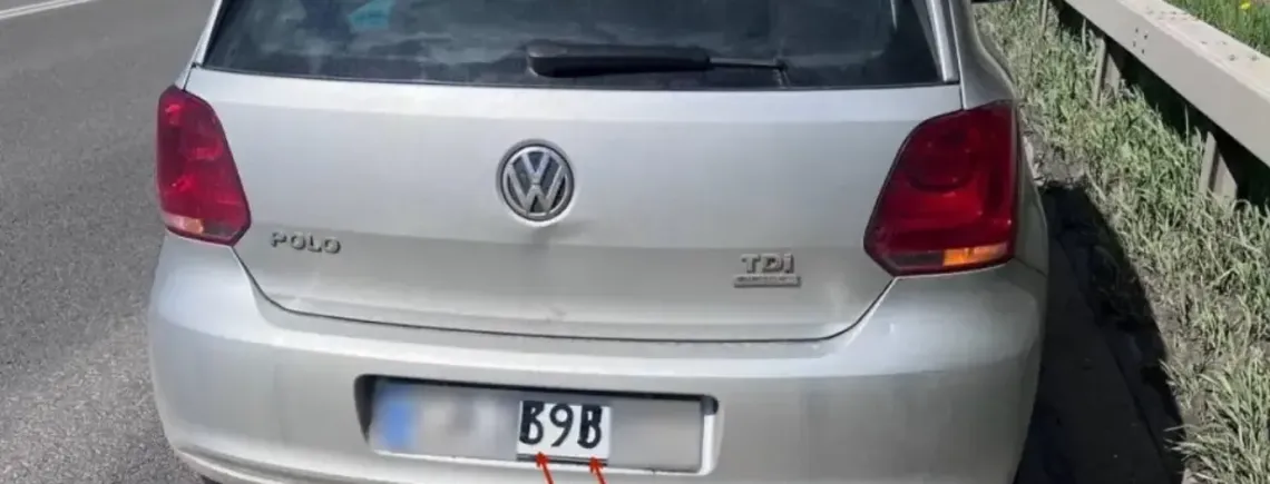 Водитель дорисовал знаки на номере автомобиля маркером: как оштрафуют