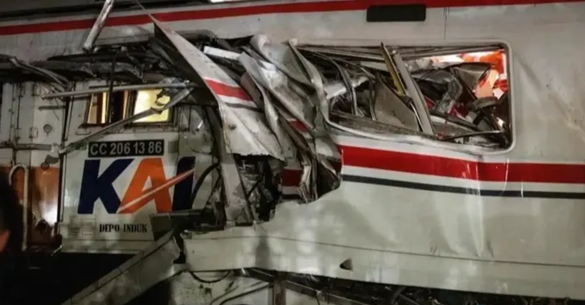 В Індонезії зіштовхнулись потяги: загинуло четверо людей, 38 - поранено (фото)  