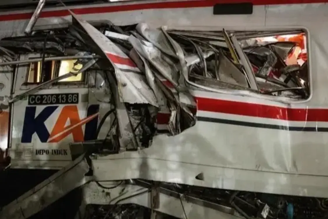 В Індонезії зіштовхнулись потяги: загинуло четверо людей, 38 - поранено (фото)