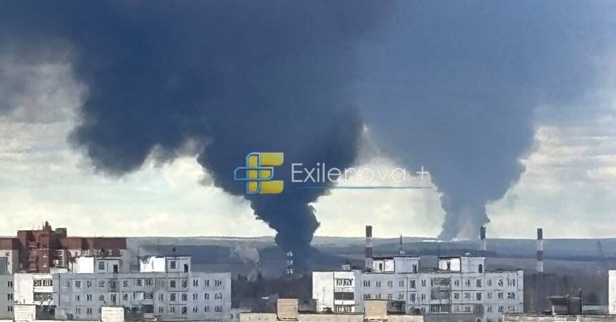 Дроны снова атаковали русский Пермь: горит НПЗ (фото, видео)