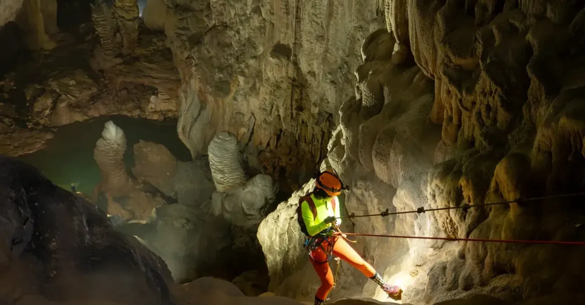 Простягається майже на 9 кілометрів: названо найбільшу печеру у світі (фото)