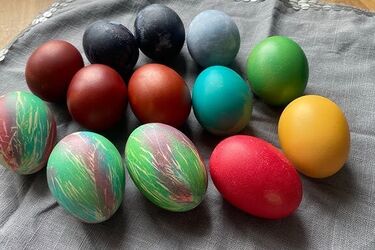 Новый тренд на Пасху-2026: как сделать пасхальные яйца в белую крапинку