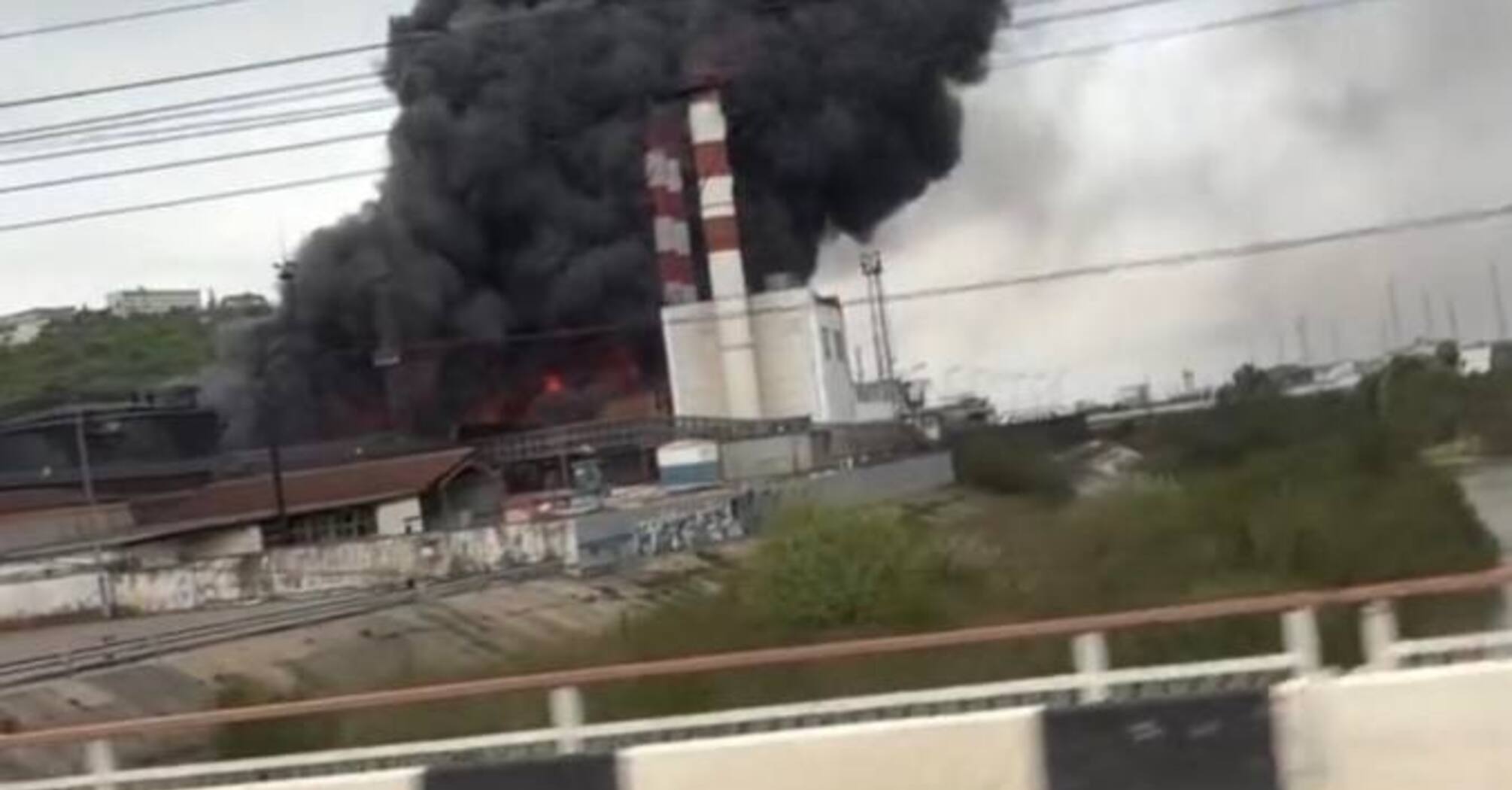 Дрони вчергове атакували російське Туапсе: спалахнув морський термінал (фото, відео)  