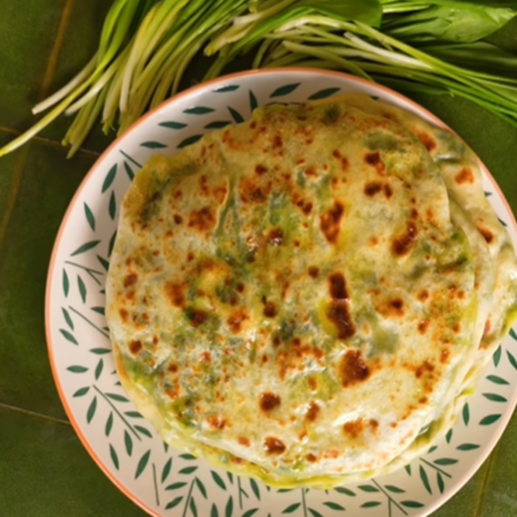 Хачапури с зеленью и сыром на сковороде