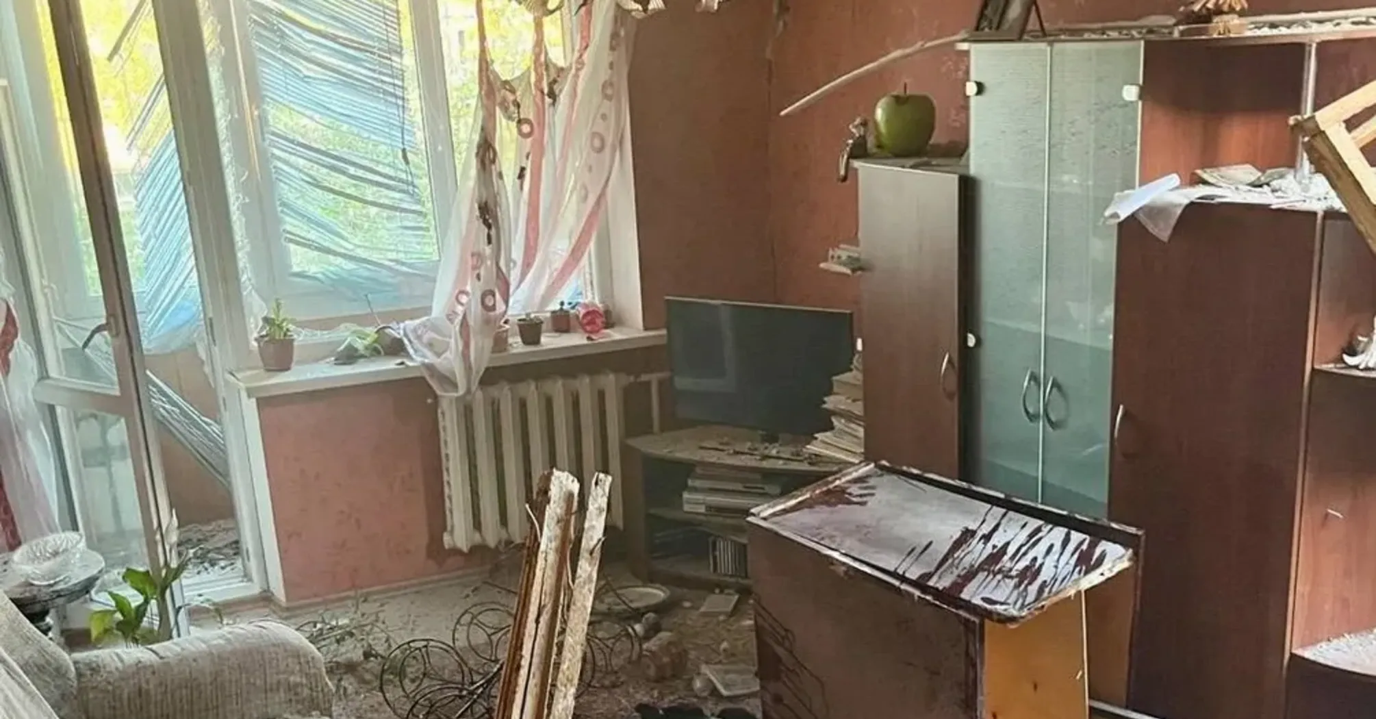 Російська армія атакувала Дніпро: є влучання у житловий будинок, поранено жінку (фото) 