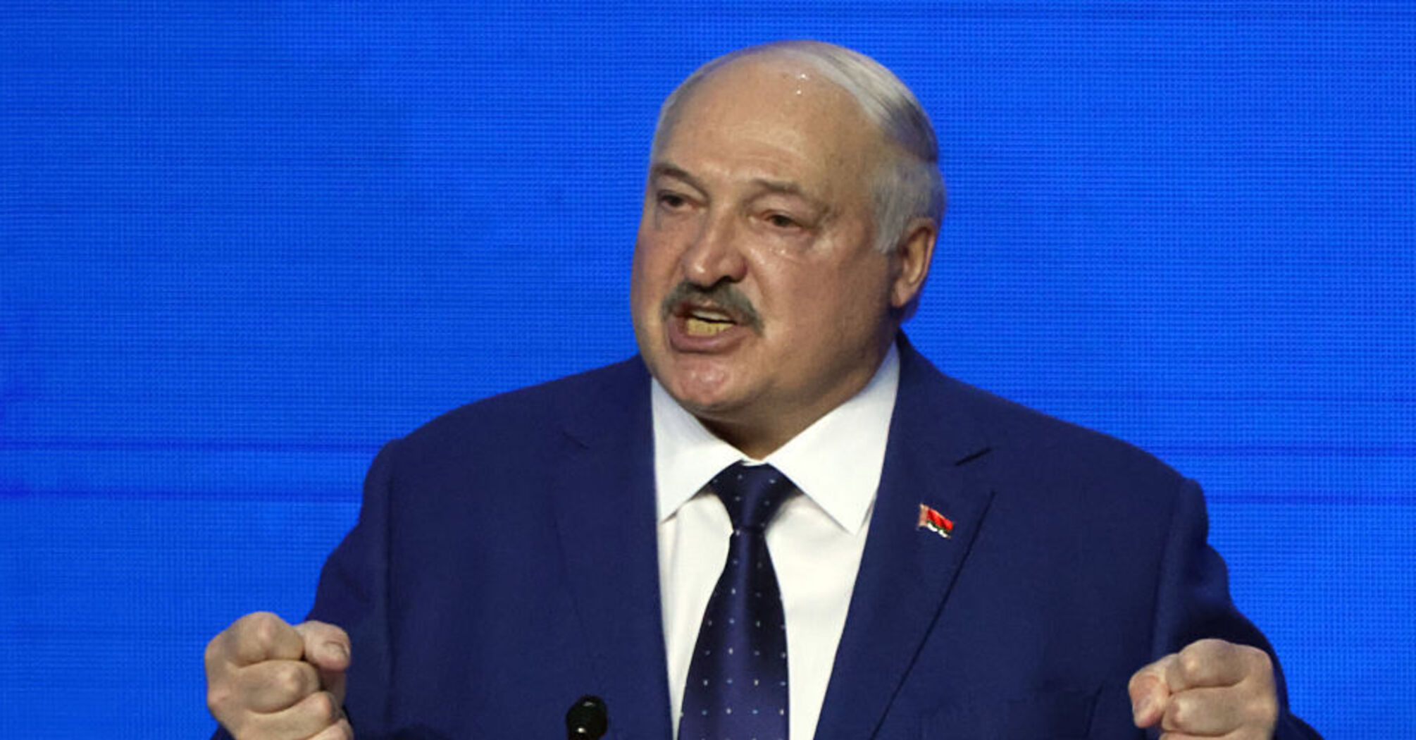 Лукашенко махає ядерним кийком, який йому надіслав Путін
