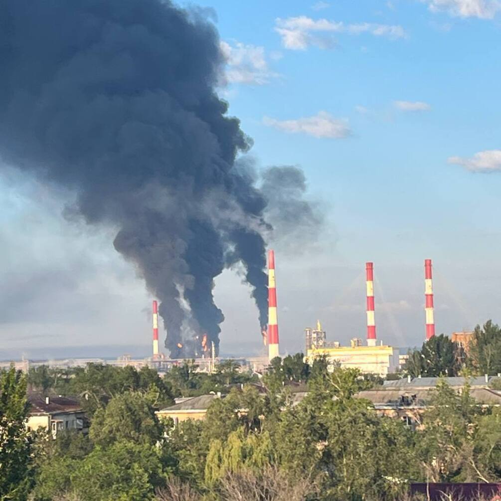 Дрони атакували російські Самару та Чебоксари: є загоряння на НПЗ, пошкоджено оборонний завод 'Прогрес' (фото, відео)