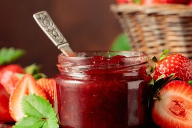 Ароматный и вкусный: рецепт клубничного джема за 5 минут