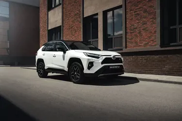 Имеют серьезные технические просчеты: каких моделей Toyota RAV4 следует избегать