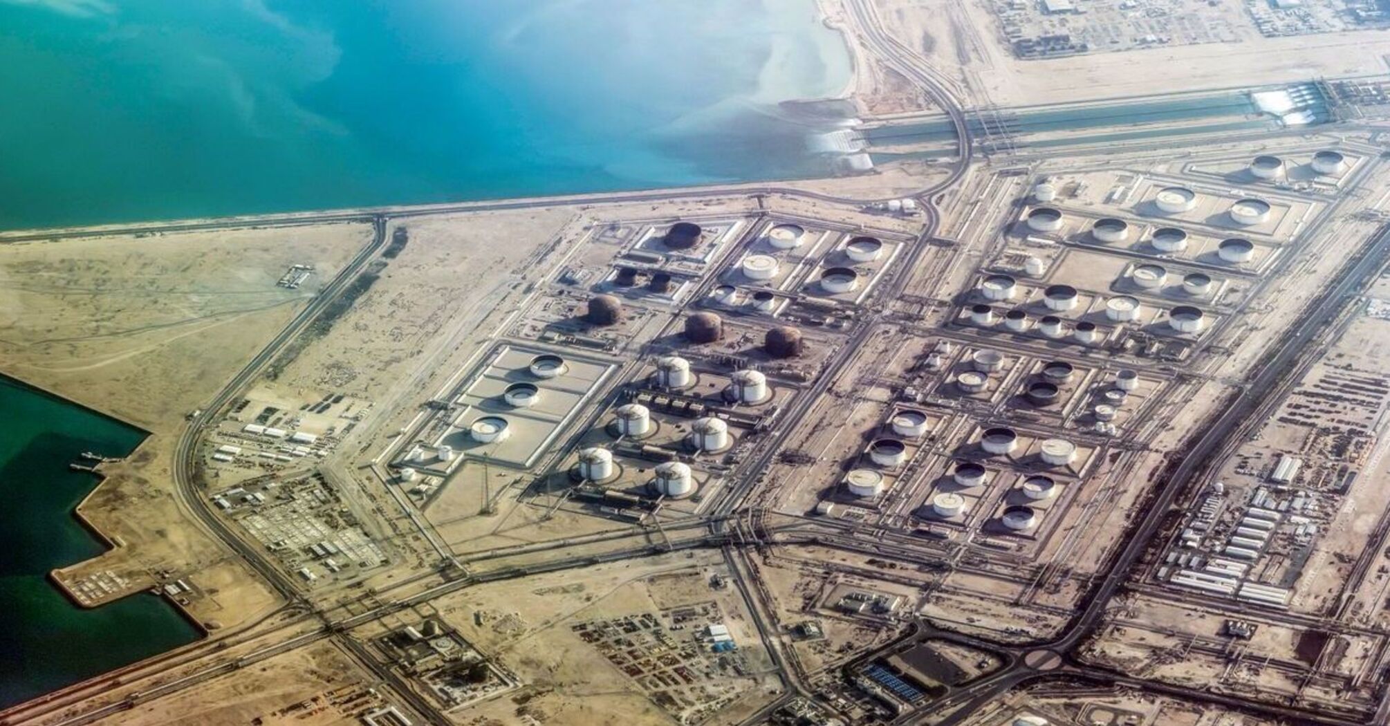 На головному заводі з переробки скрапленого газу у Катарі стався вибух: поранено 54 людини, ще 18 зникли безвісти (фото)  