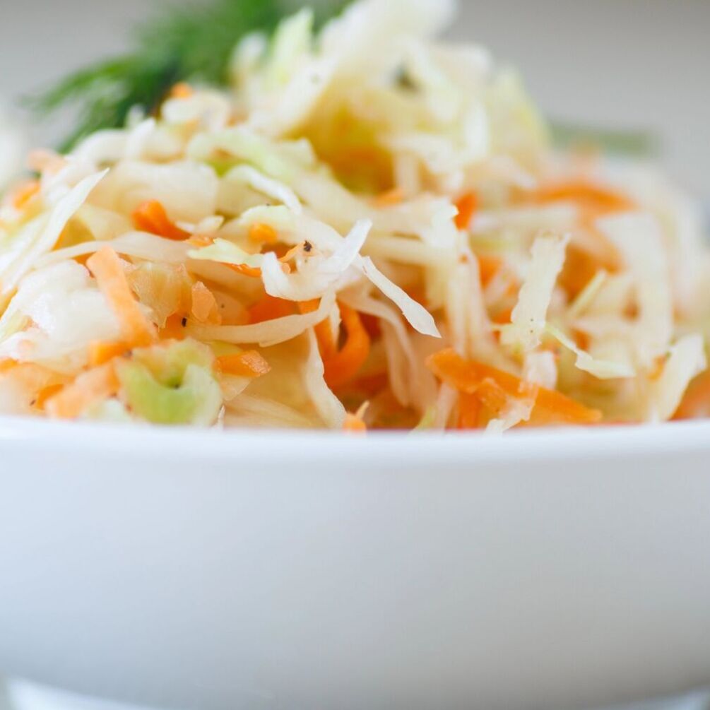 Вкусно, как у бабушки: рецепт квашеной капусты на зиму
