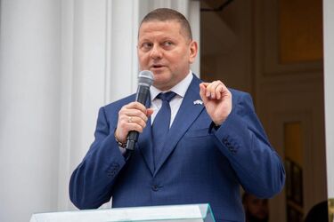 Залужному знову починають розставляти політичні пастки