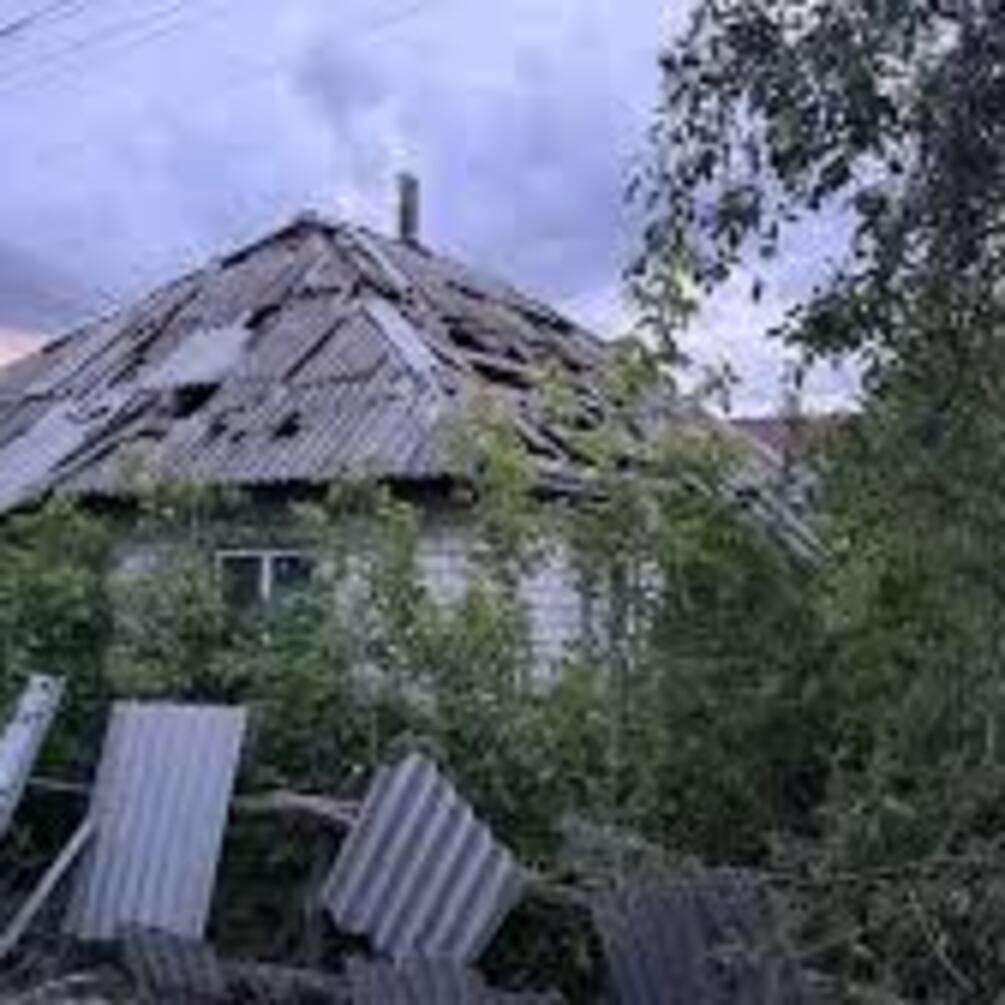 Российская армия ударила по Балаклее на Харьковщине: повреждены жилые дома, погибла и ранена (фото)