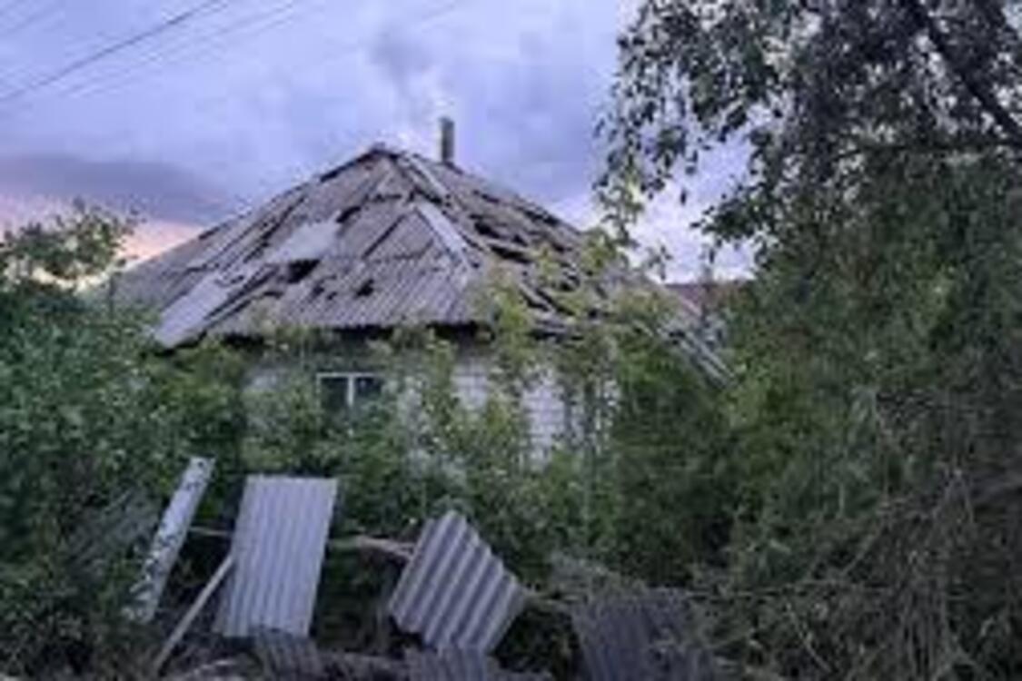 Российская армия ударила по Балаклее на Харьковщине: повреждены жилые дома, погибла и ранена (фото)