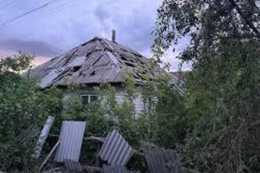 Російська армія вдарила по Балаклії на Харківщині: пошкоджено житлові будинки, є загибла та поранена (фото)