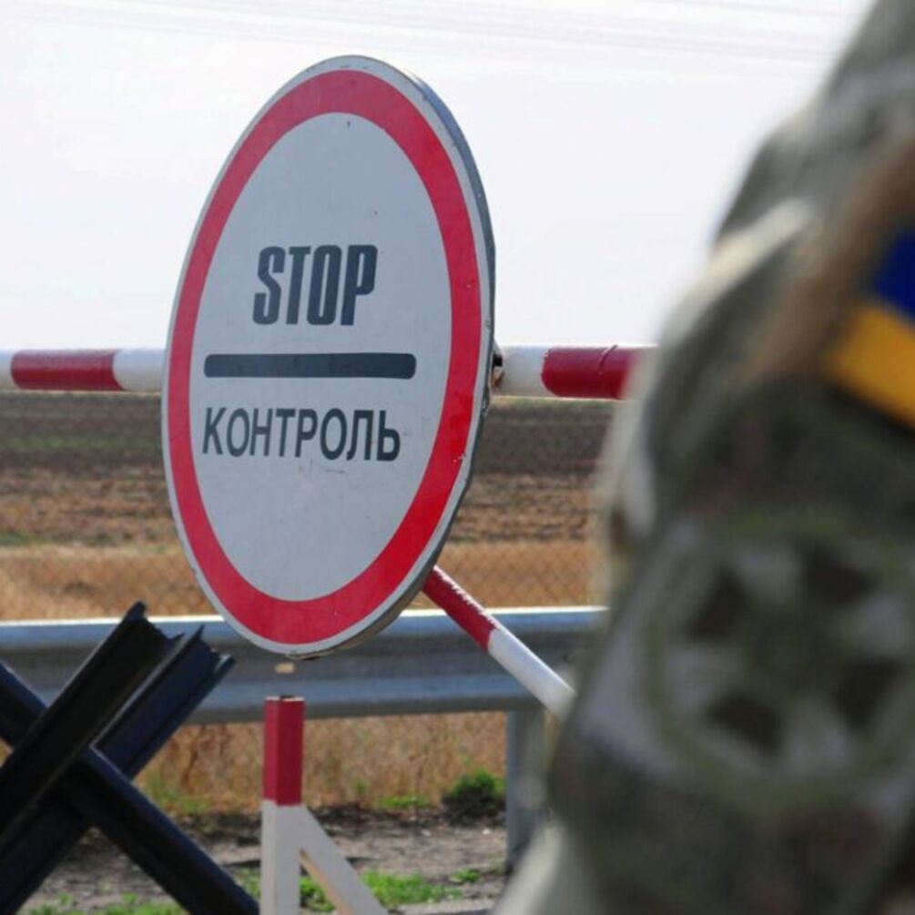Имеет ли право мужчина с отсрочкой или бронированием выехать за границу и при каких условиях: объяснение юриста